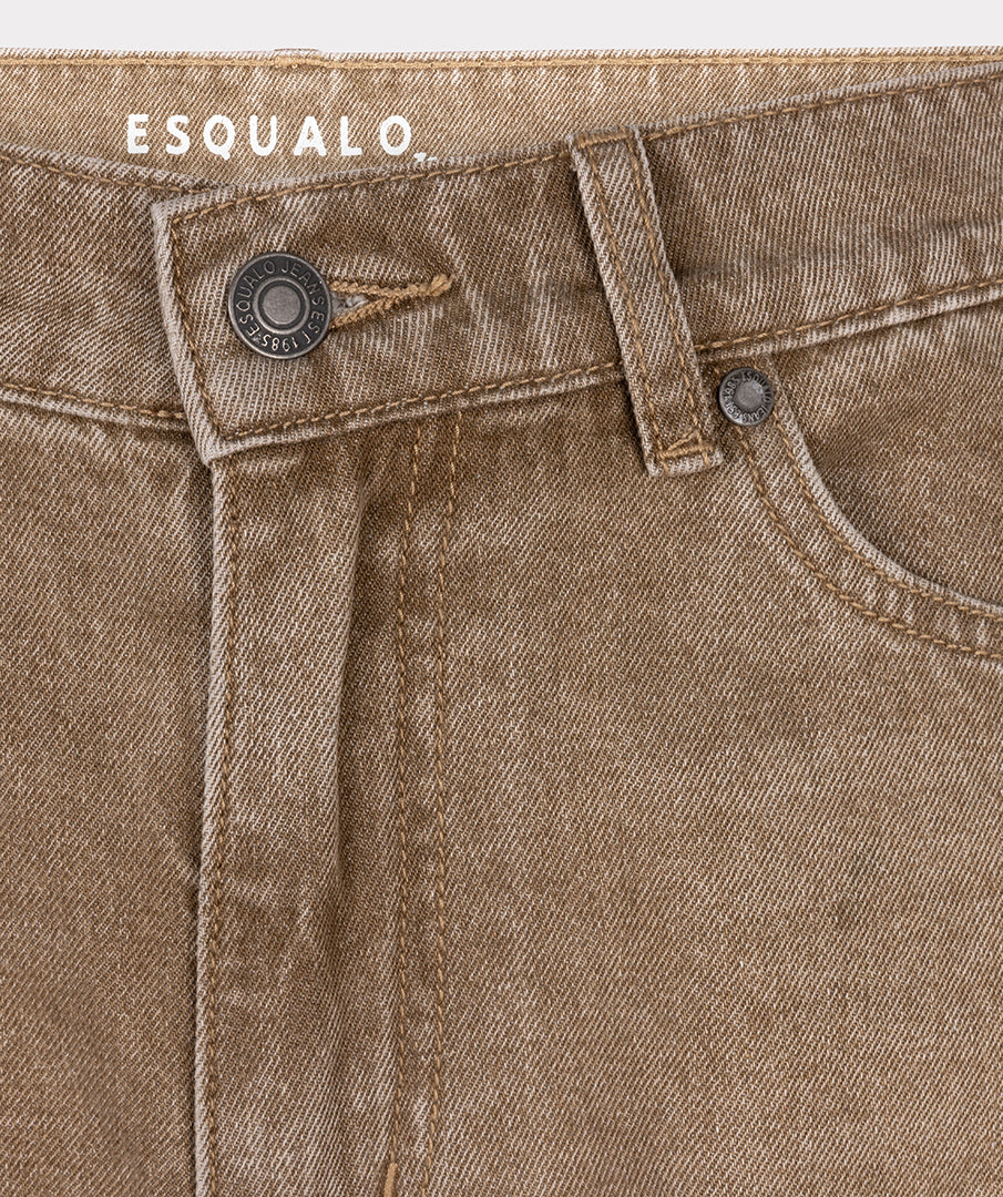Close-up of brown denim jeans with 'ESQUALO' branding on the button.