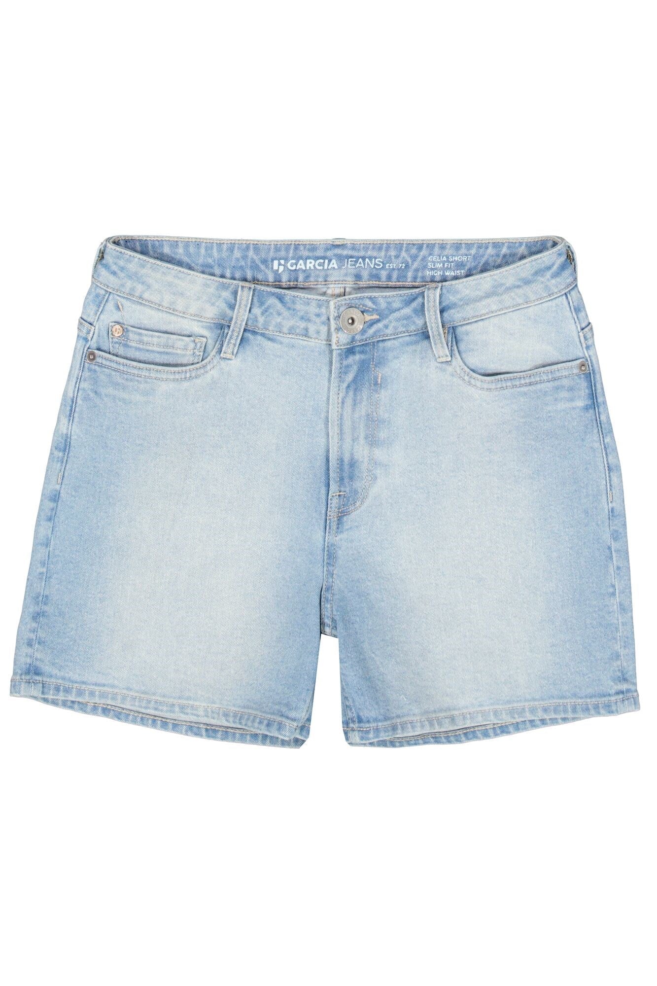 slim-fit Bermuda shorts with a mid-rise waist